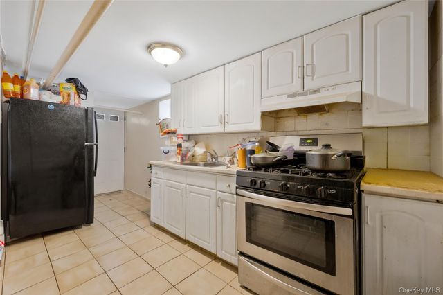 918 E 216th Street, Bronx, NY 10469