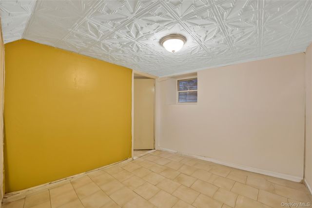 918 E 216th Street, Bronx, NY 10469