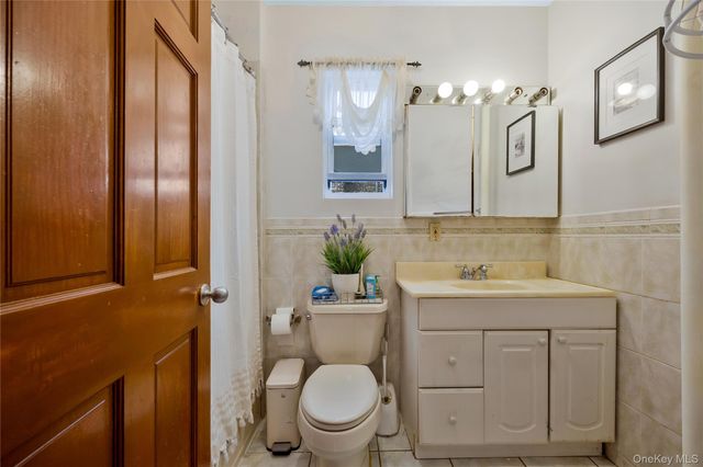 918 E 216th Street, Bronx, NY 10469
