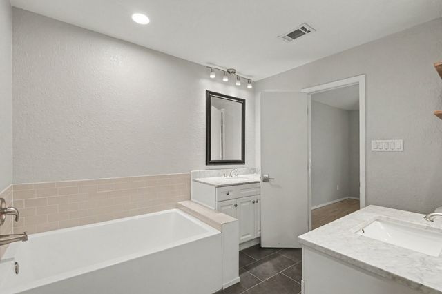 217 Kingswood Road, Willow Park, TX 76087