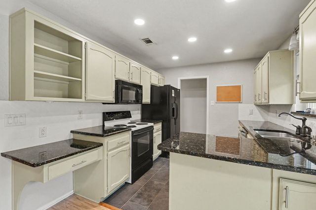 217 Kingswood Road, Willow Park, TX 76087