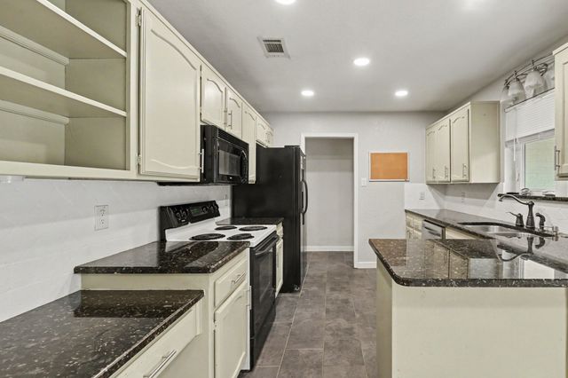 217 Kingswood Road, Willow Park, TX 76087