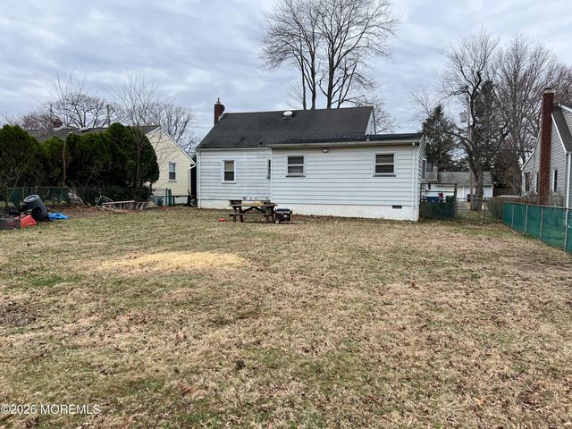 571 Hopping Road, Belford, NJ 07718