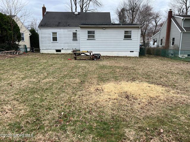 571 Hopping Road, Belford, NJ 07718