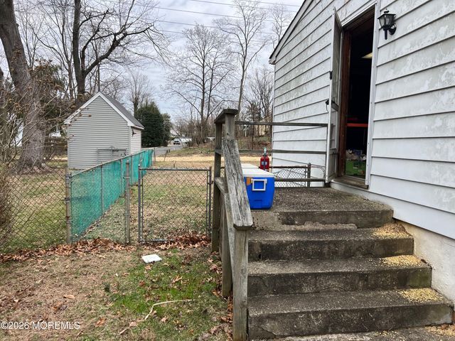 571 Hopping Road, Belford, NJ 07718