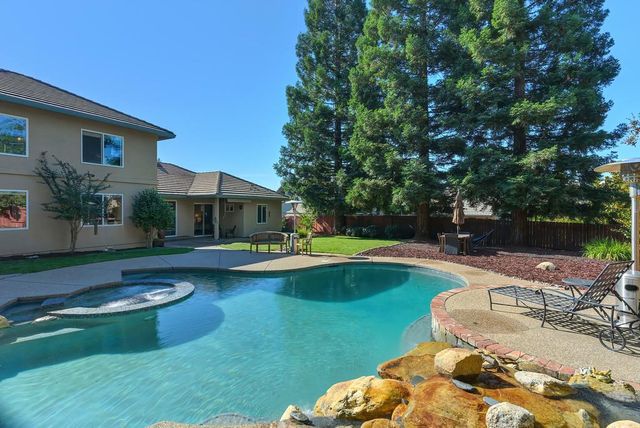 10917 Sunrise Ridge Cir, Auburn, CA 95603