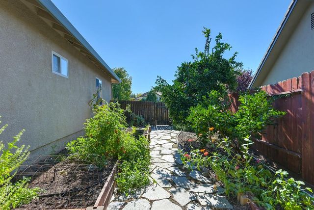 10917 Sunrise Ridge Cir, Auburn, CA 95603