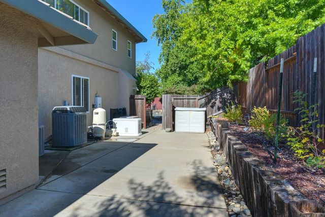 10917 Sunrise Ridge Cir, Auburn, CA 95603