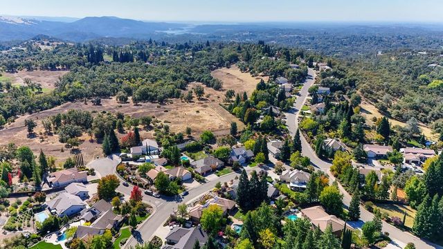 10917 Sunrise Ridge Cir, Auburn, CA 95603