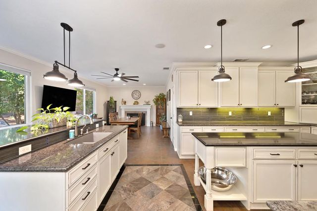 10917 Sunrise Ridge Cir, Auburn, CA 95603