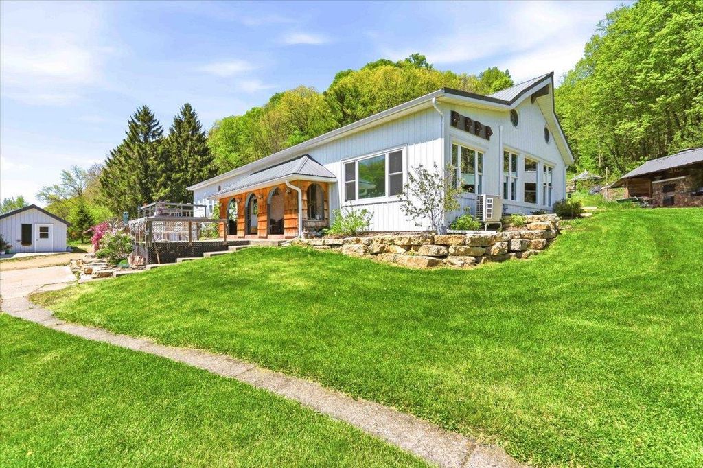 E15845 Short Drive, Hillsboro, WI 54634