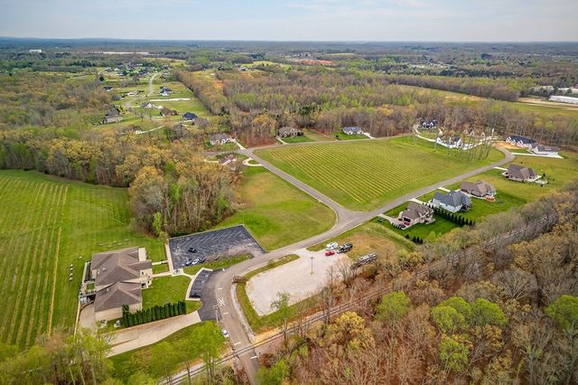 753 Vintage Dr, Baxter, TN 38544