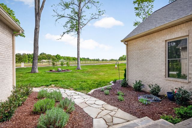 753 Vintage Dr, Baxter, TN 38544