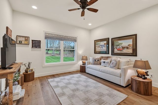 753 Vintage Dr, Baxter, TN 38544