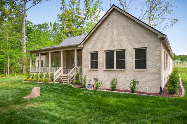 753 Vintage Dr, Baxter, TN 38544