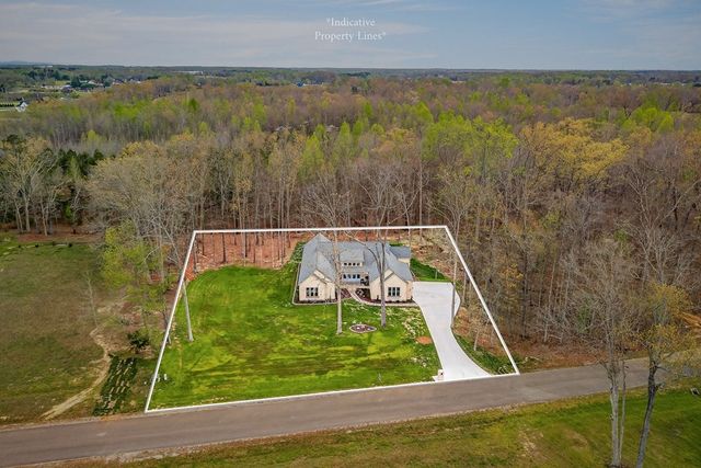 753 Vintage Dr, Baxter, TN 38544