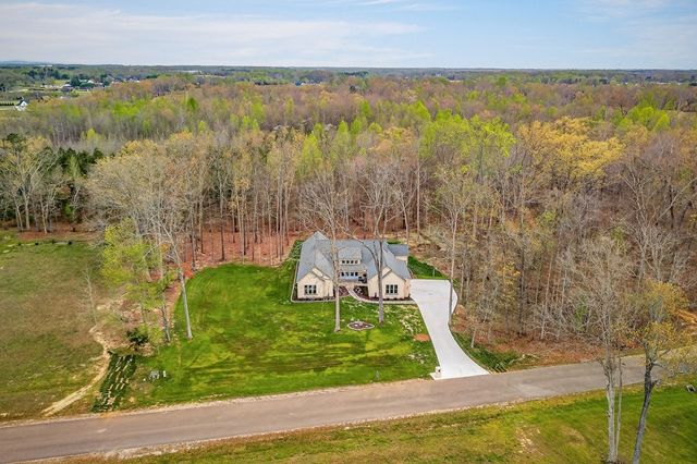 753 Vintage Dr, Baxter, TN 38544