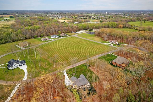 753 Vintage Dr, Baxter, TN 38544