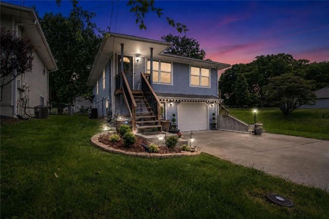 1028 Madison Street, Leavenworth, KS 66048