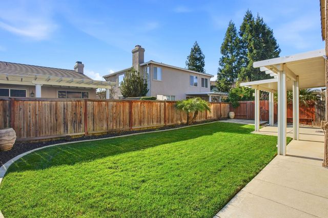 2504 Lark Sparrow Way, Elk Grove, CA 95757