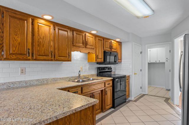 403 Sam Dr, Louisville, KY 40214