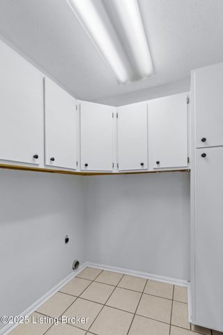 403 Sam Dr, Louisville, KY 40214