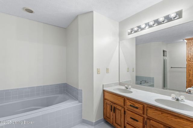 403 Sam Dr, Louisville, KY 40214