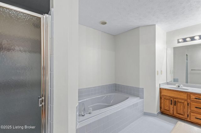 403 Sam Dr, Louisville, KY 40214