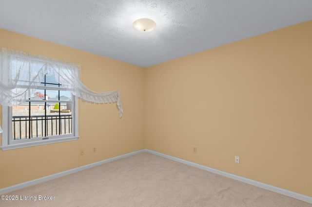 403 Sam Dr, Louisville, KY 40214