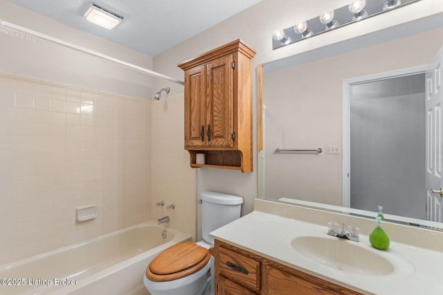 403 Sam Dr, Louisville, KY 40214