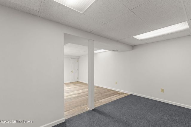 403 Sam Dr, Louisville, KY 40214