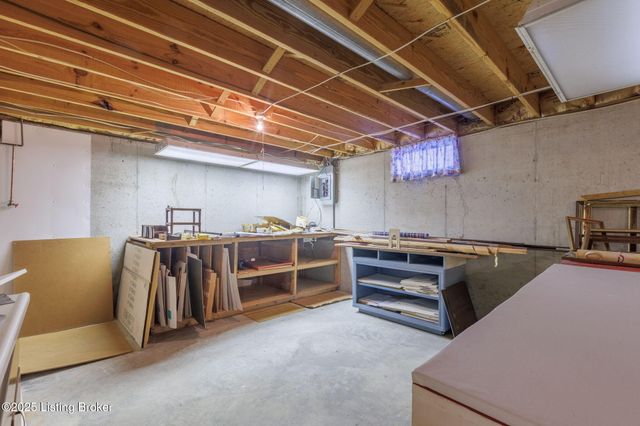 403 Sam Dr, Louisville, KY 40214