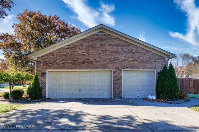 403 Sam Dr, Louisville, KY 40214