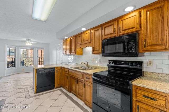 403 Sam Dr, Louisville, KY 40214