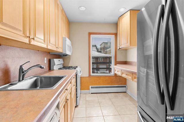 1628 Valley Street 2A, Fort Lee, NJ 07024