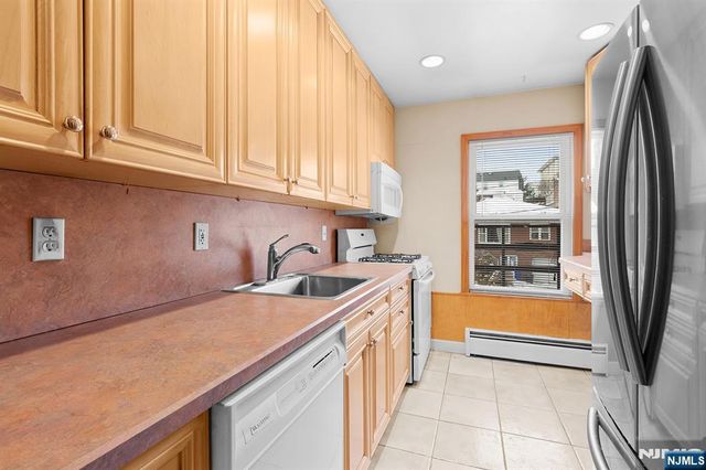 1628 Valley Street 2A, Fort Lee, NJ 07024