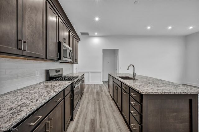 3621 Great Windsor Lane, Green, OH 44685