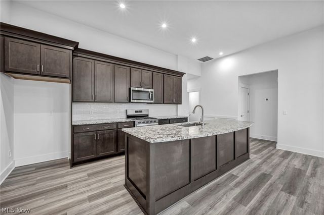 3621 Great Windsor Lane, Green, OH 44685