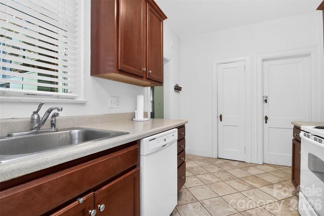 823-825 Henley Place, Charlotte, NC 28207