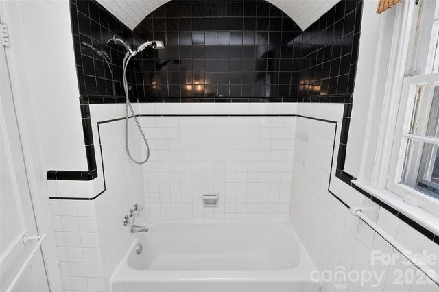 823-825 Henley Place, Charlotte, NC 28207