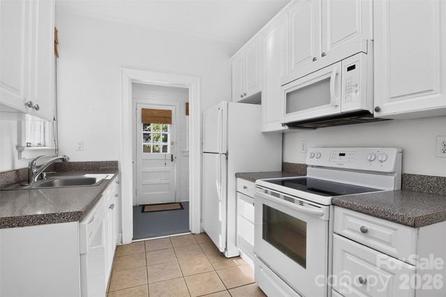 823-825 Henley Place, Charlotte, NC 28207