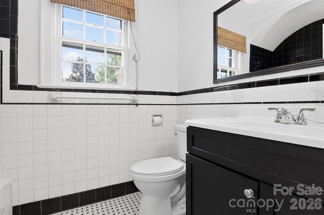 823-825 Henley Place, Charlotte, NC 28207