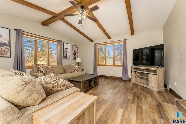 5104 W 38th St Street, Sioux Falls, SD 57106