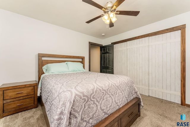 5104 W 38th St Street, Sioux Falls, SD 57106