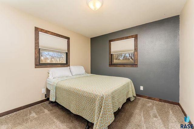 5104 W 38th St Street, Sioux Falls, SD 57106