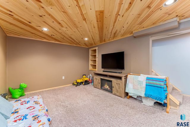 5104 W 38th St Street, Sioux Falls, SD 57106