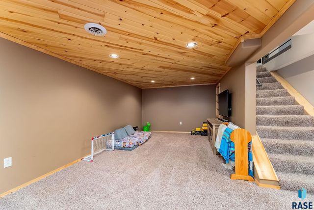 5104 W 38th St Street, Sioux Falls, SD 57106