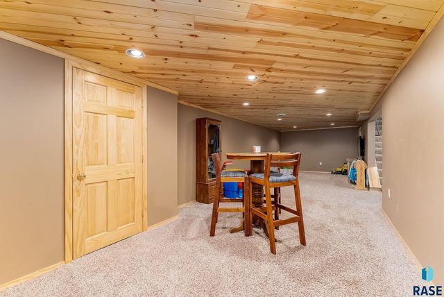 5104 W 38th St Street, Sioux Falls, SD 57106