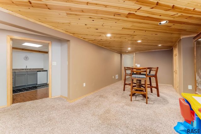 5104 W 38th St Street, Sioux Falls, SD 57106