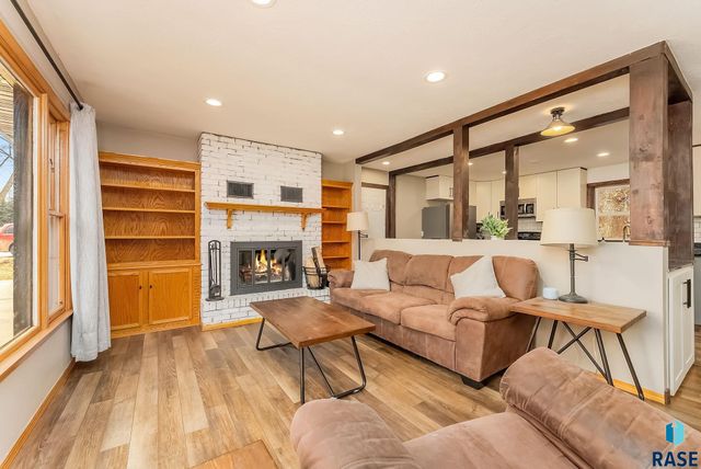 5104 W 38th St Street, Sioux Falls, SD 57106